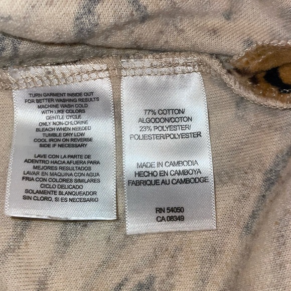 Super soft velvet like animal prints pull over top zip comfy and warm like new - Picture 4 of 6